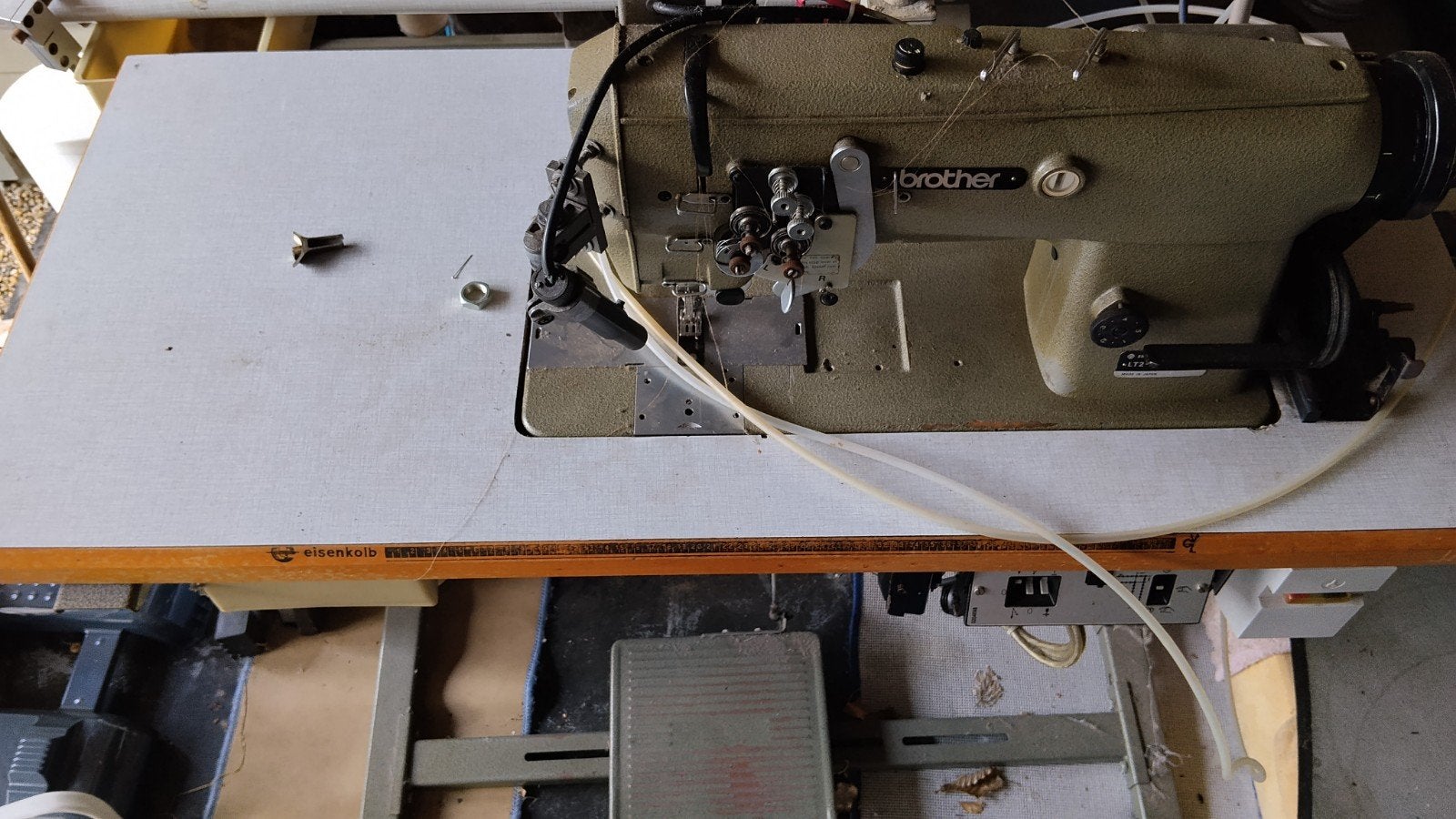 Brother naaimachine, Enlèvement