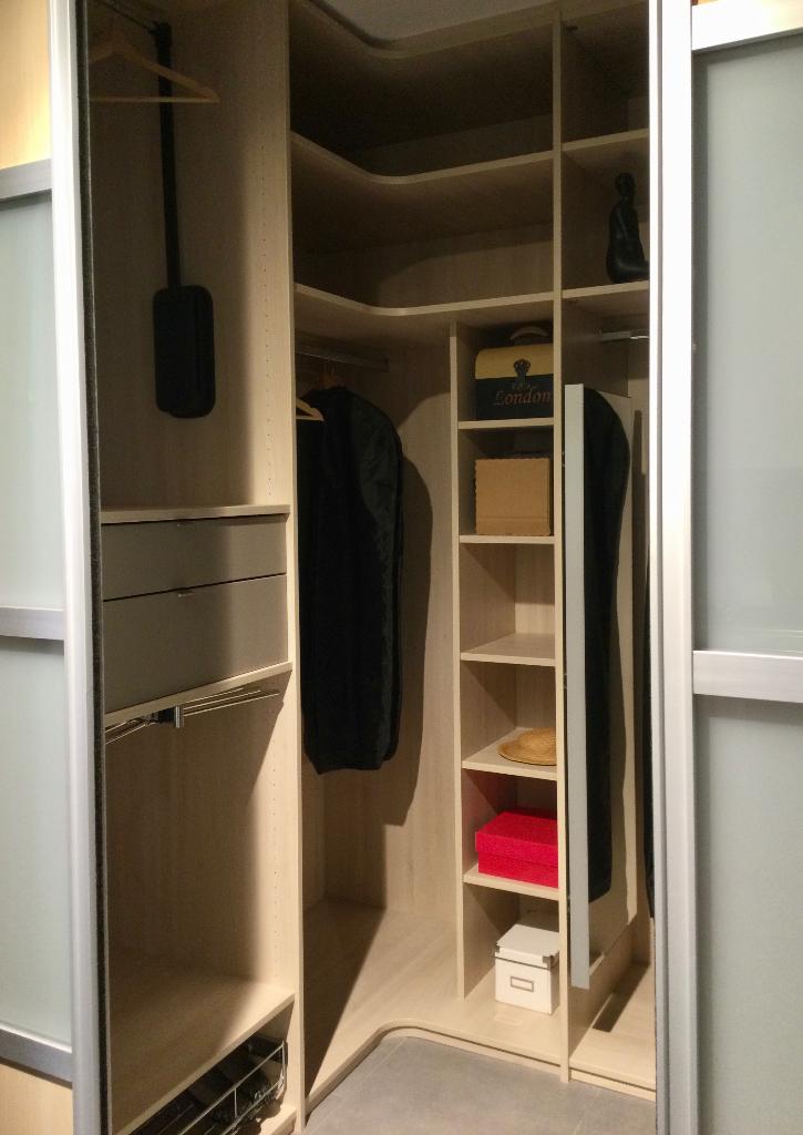 Dressing: nieuwe inloopkast uit toonzaal, Ophalen, Overige materialen, Landelijk modern, Nieuw