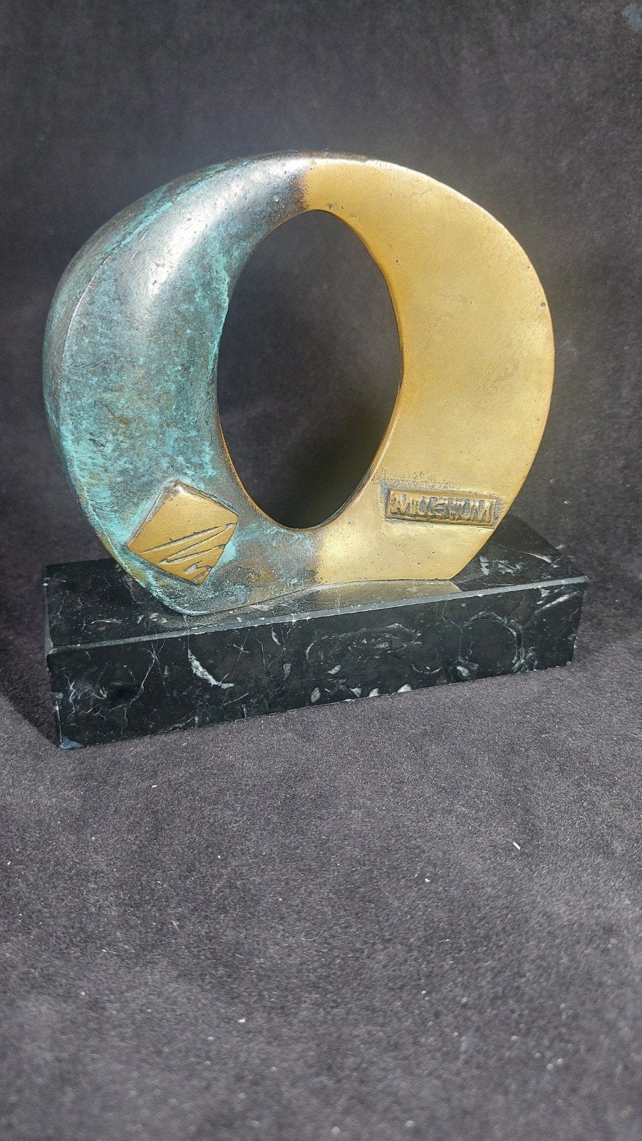Bronzen beeld met brutalistische uitstraling, Ophalen of Verzenden, Zwart, Beeld, Abstract