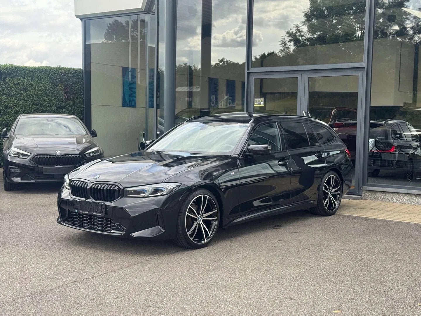 BMW 3 Serie 318 i Touring M Sport / PANO / HUD / CAM / BLIND, Auto's, Automaat, Gebruikt, Zwart, 4 cilinders