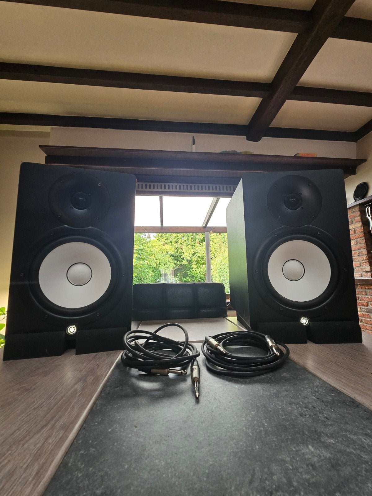 Paire assortie Yamaha HS8. + supports et patins, TV, Hi-fi & Vidéo, Moniteur de studio, Câbles inclus, Yamaha, 60 à 120 watts