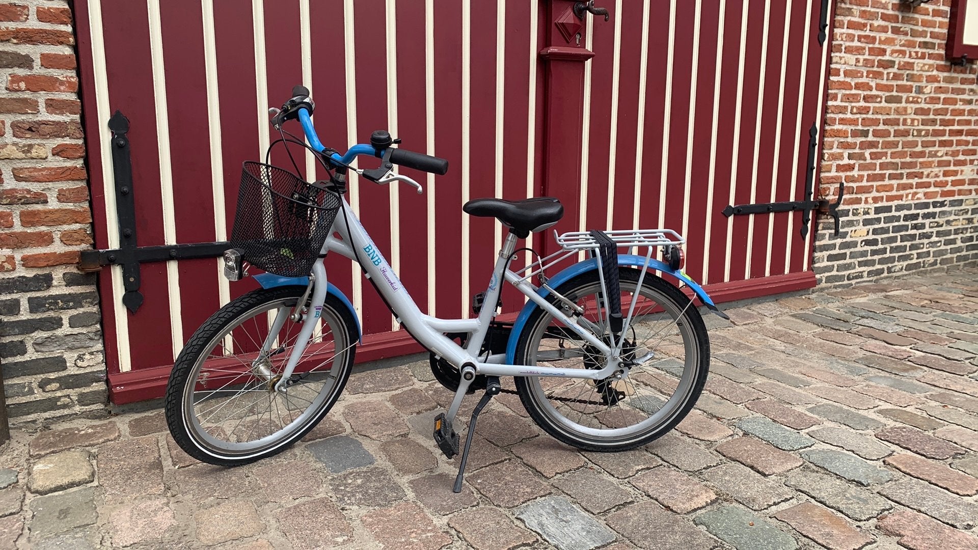 Kinderfiets, 6-7y, BNB flowerkid met blauw en witte kleuren, Enlèvement, Comme neuf, Frein à disque, Moins de 16 pouces