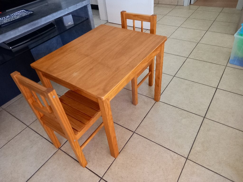 kindertafel en 2 stoeltjes, Kinderen en Baby's, Ophalen, Gebruikt, Tafel(s) en Stoel(en)