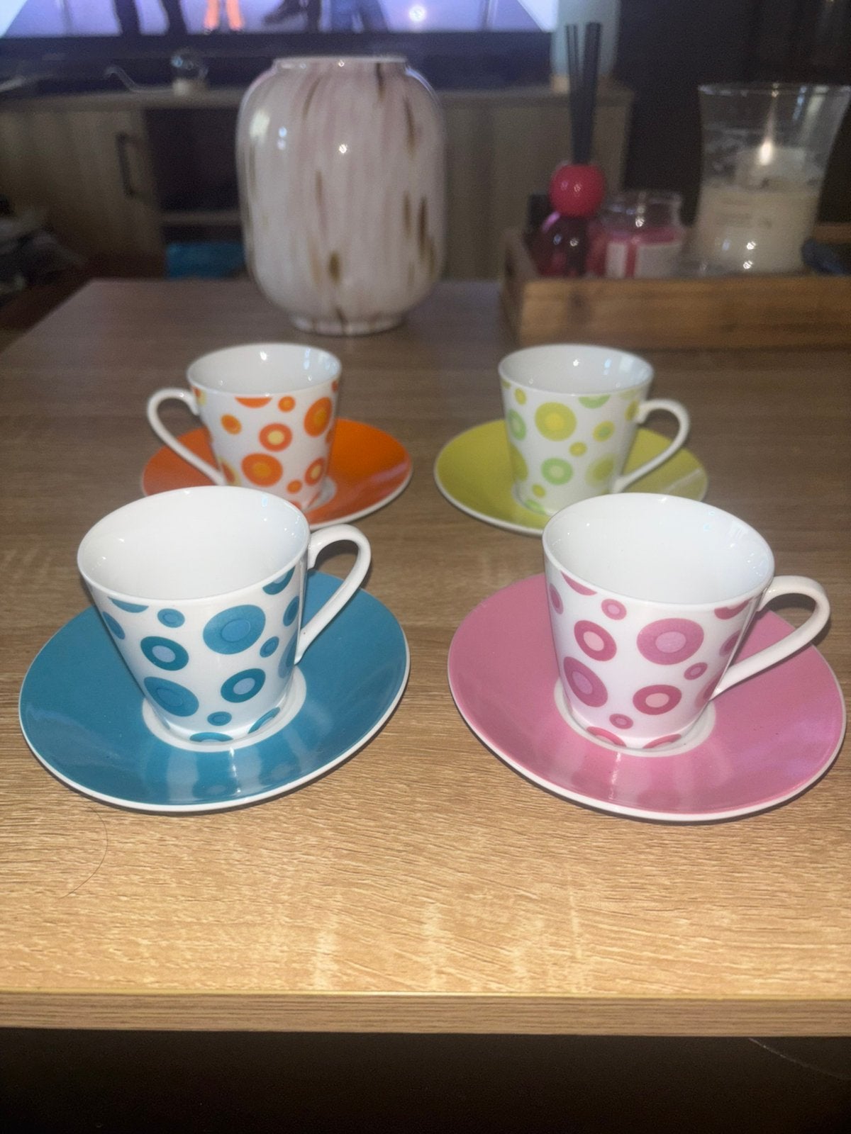 Lot de 4 tasses à café LBVYR + soucoupes assorties, Maison & Meubles, Cuisine | Vaisselle, Enlèvement, Utilisé, Classique, Tasse(s) et/ou soucoupe(s)