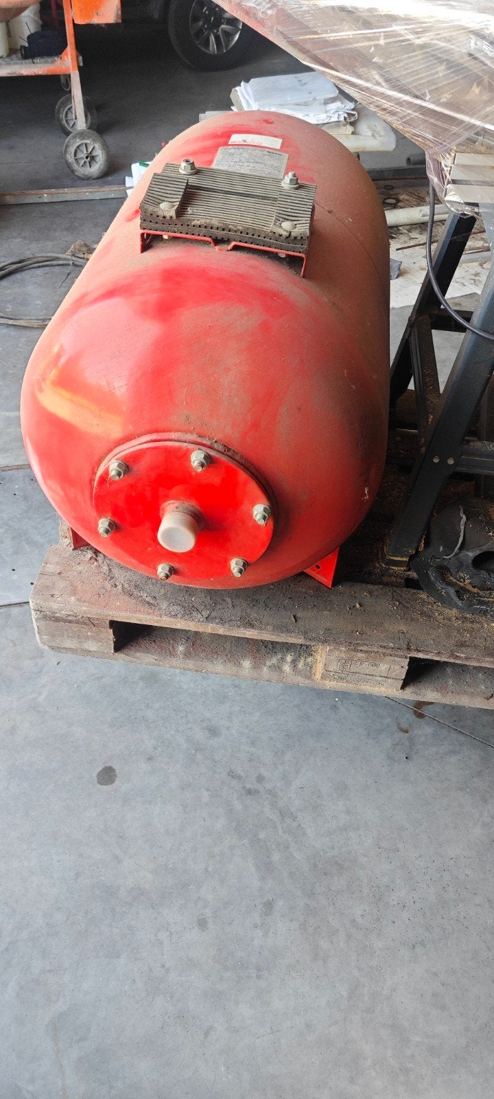 Varem hydrofoor drukvat / membraanvat 200 liter – 10 bar, Ophalen