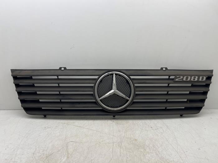 Calandre d'un Mercedes Sprinter, 3 mois de garantie, Utilisé, -, -