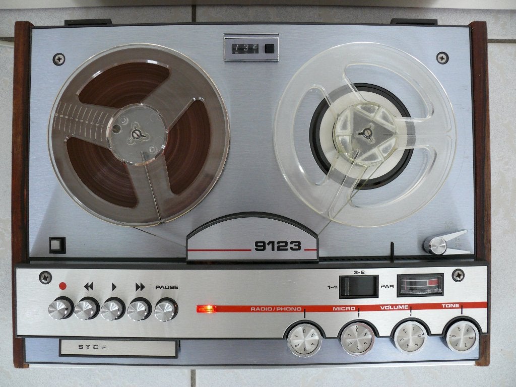 Perfect spelende bandrecorder Aristona 9123, 4-sporen, Audio, Tv en Foto, Ophalen of Verzenden, Bandrecorder, Met stofkap