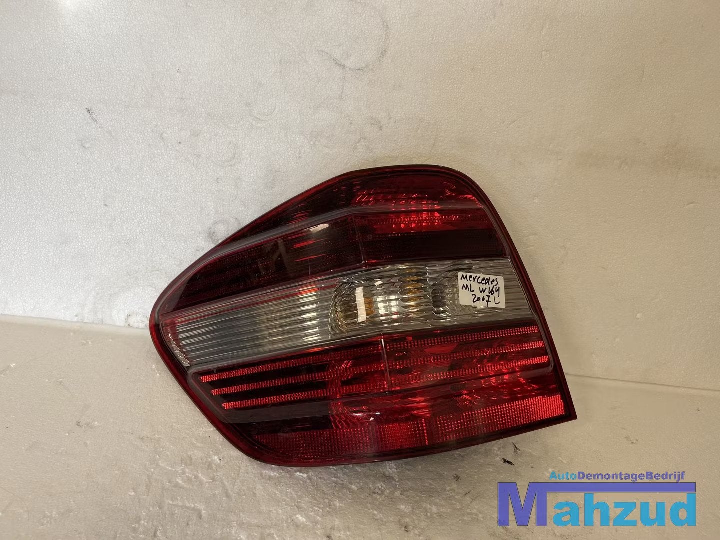 MERCEDES ML W164 Links achterlicht (donker) 2005-2012, Auto-onderdelen, Gebruikt, Mercedes-Benz AG, Mercedes-Benz, Mercedesstrasse 120
70372  Stuttgart, DE