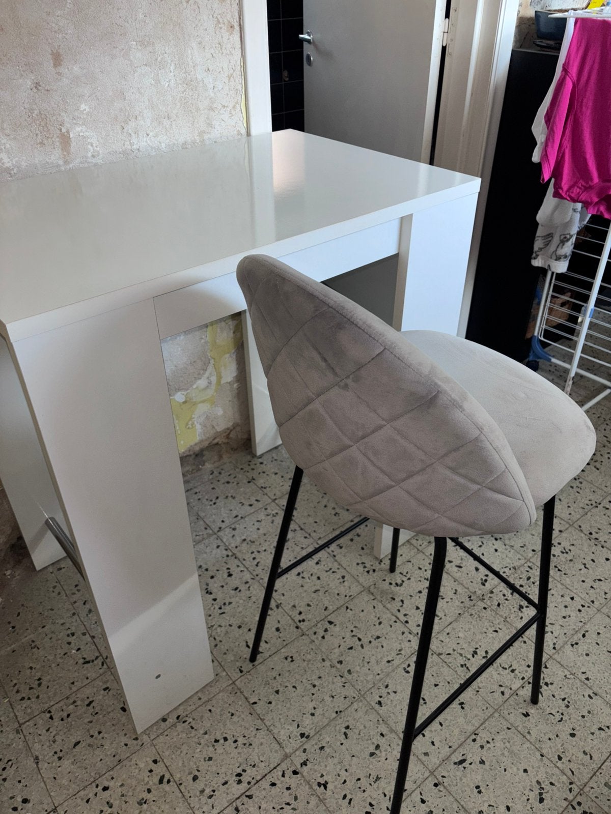 Hoogglans bartafel met 2 barkrukken, Ophalen, Zo goed als nieuw