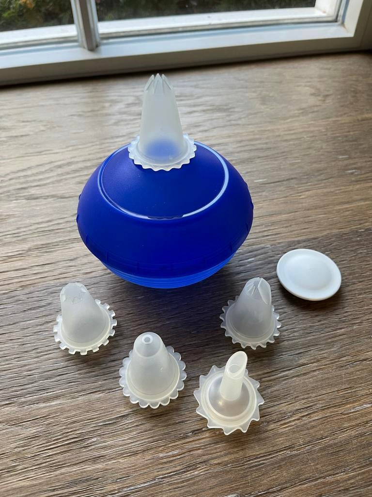 Tupperware slagroomspuit / garneerbol met 5 spuitmondjes, Ophalen, Zo goed als nieuw