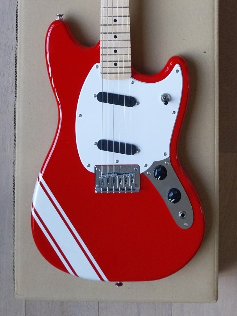 Fender Squier Mustang Candy Apple Red & White Stripes, Muziek en Instrumenten, Snaarinstrumenten | Gitaren | Elektrisch, Ophalen of Verzenden