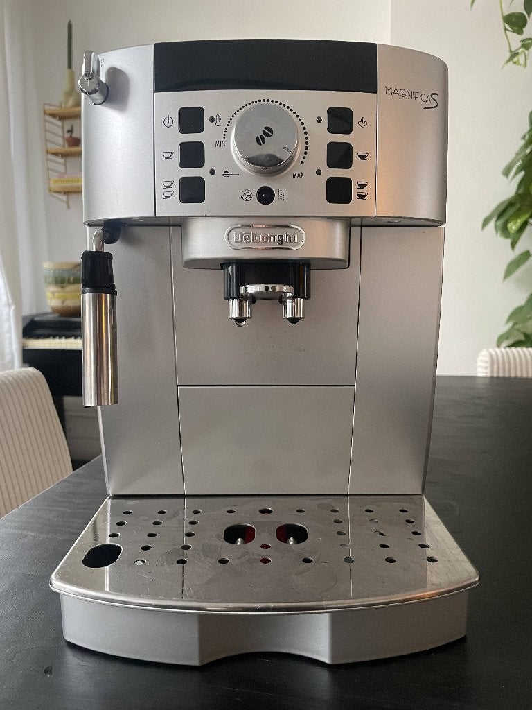 delonghi magnifica S, Electroménager, Cafetières, Réservoir d'eau amovible, Café moulu, Utilisé, 4 à 10 tasses