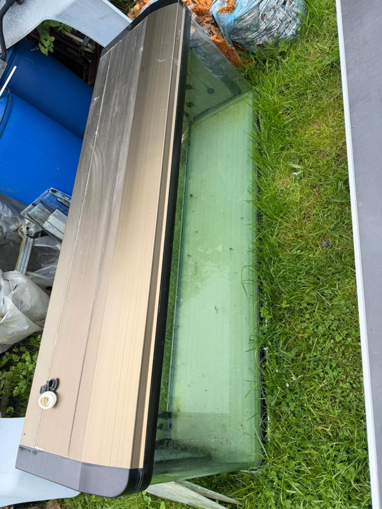Aquarium acrylique, Enlèvement, Couvercle inclus, Utilisé, Aquarium vide