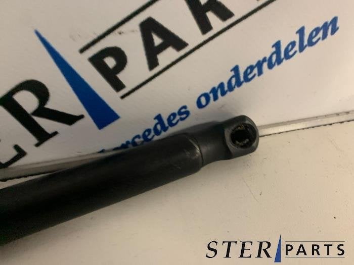 Amortisseur capot moteur droit d'un Mercedes E-Klasse, 3 mois de garantie, Utilisé, -, -