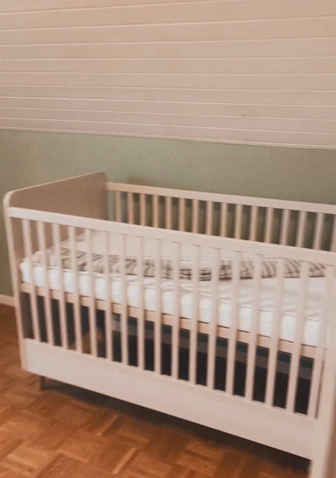 Babykamer (bed en verzorgingstafel), Kinderen en Baby's, Ophalen, Zo goed als nieuw