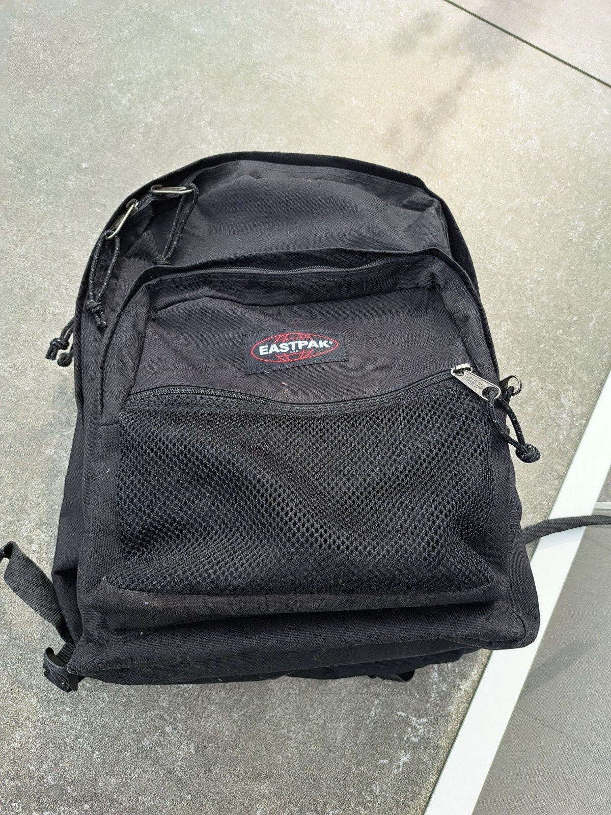 Zwarte boekentas Eastpak, Handtassen en Accessoires, Tassen | Schooltassen, Ophalen of Verzenden, Zo goed als nieuw, Zwart, Rugtas