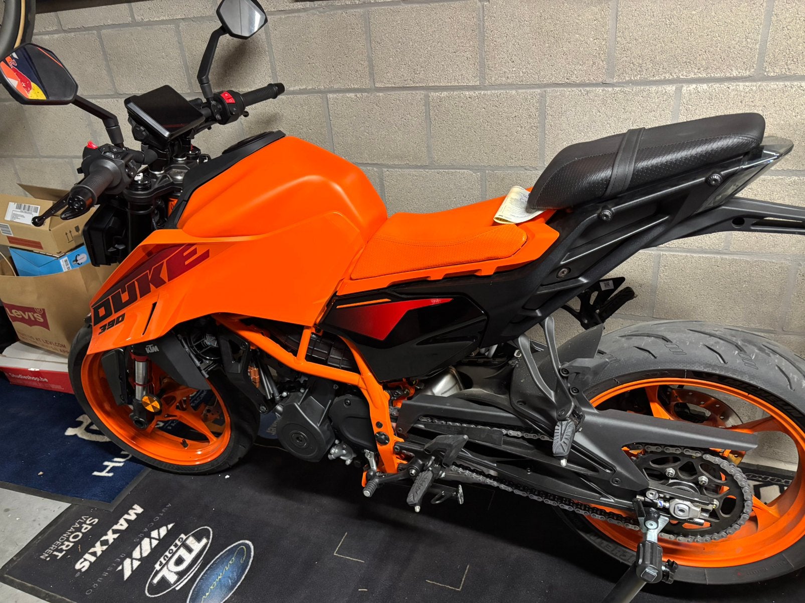 Vélo de piste KTM Duke, Enlèvement