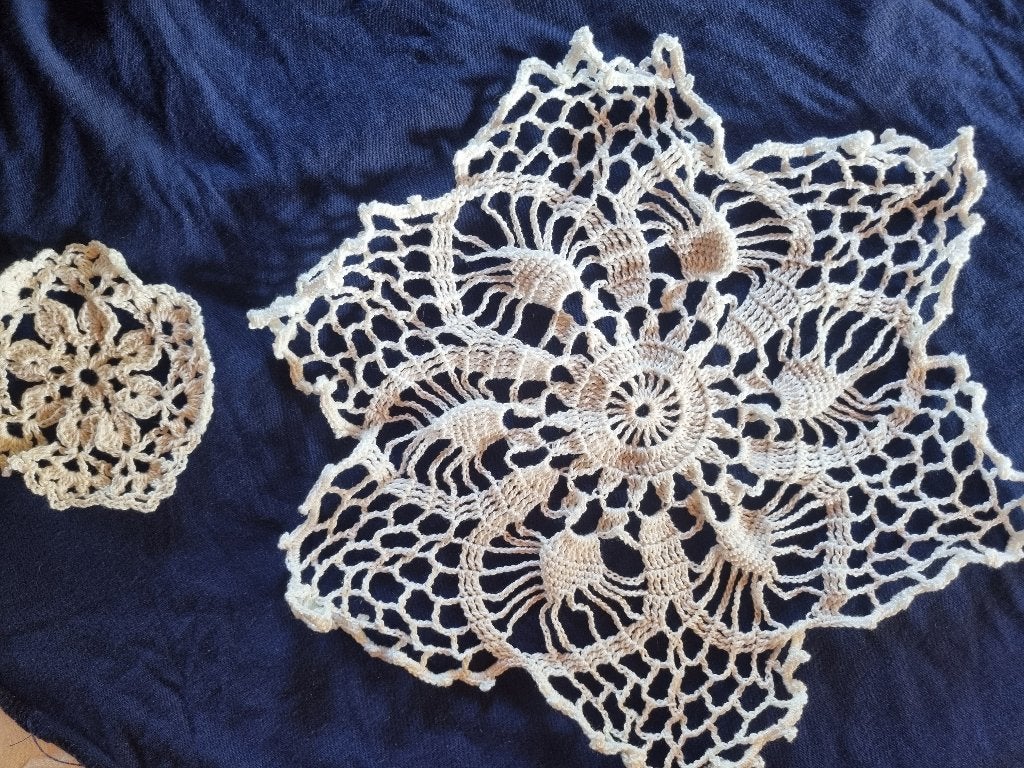 Nieuw.  Wit haakwerk 2 stuks, Huis en Inrichting, Tafelkleden, Rond, 29 cm, Ophalen of Verzenden, Wit