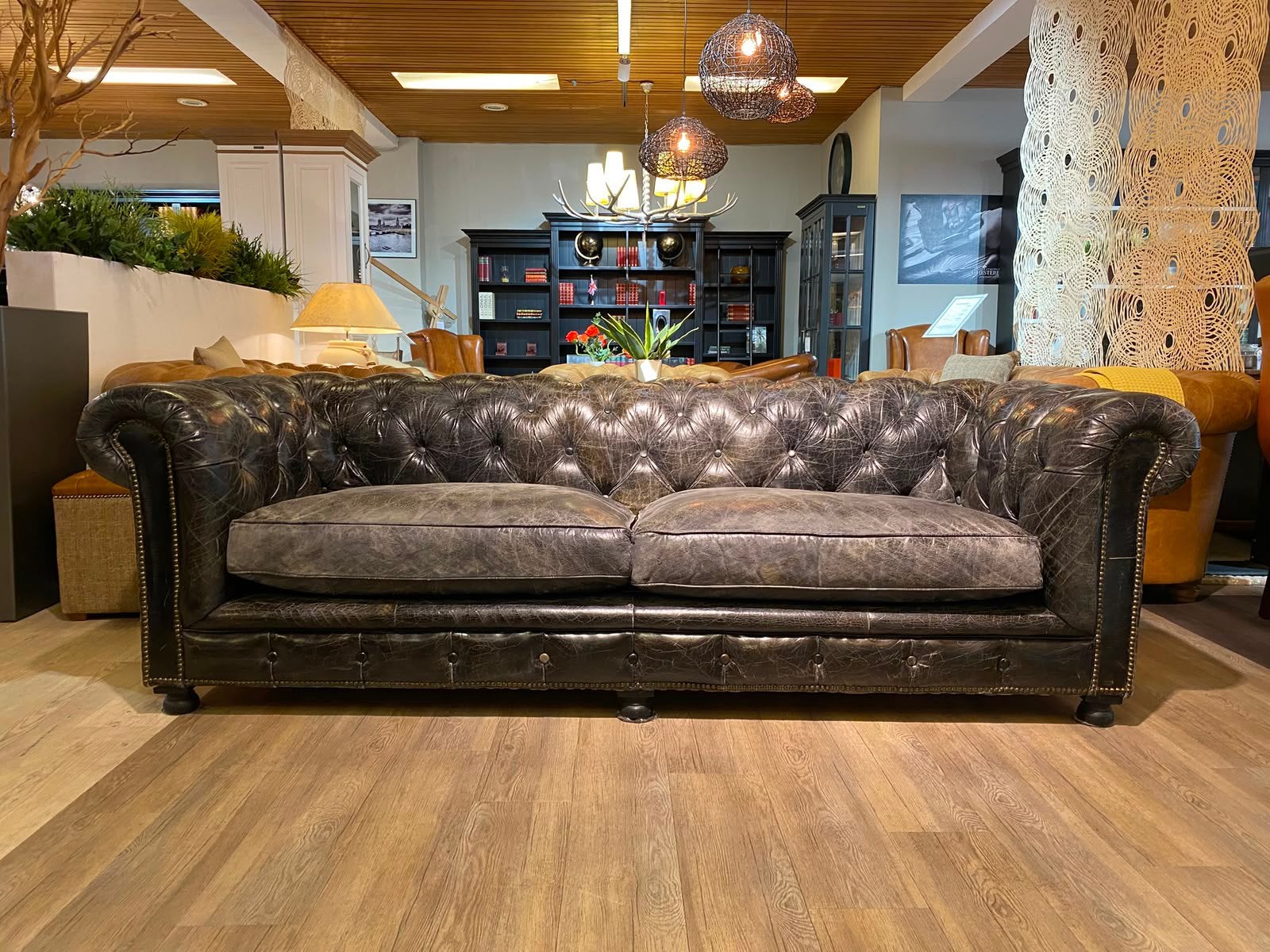 Stoere XL Chesterfield 3,5 Zits bank Vintage Zwart generfd, Antiek en Kunst, Ophalen of Verzenden