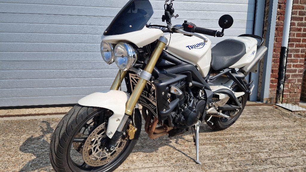 Triumph 675 street triple met extra onderdelen + handboek, Motoren, 675 cc, Gebruikt, 3 cilinders, Particulier