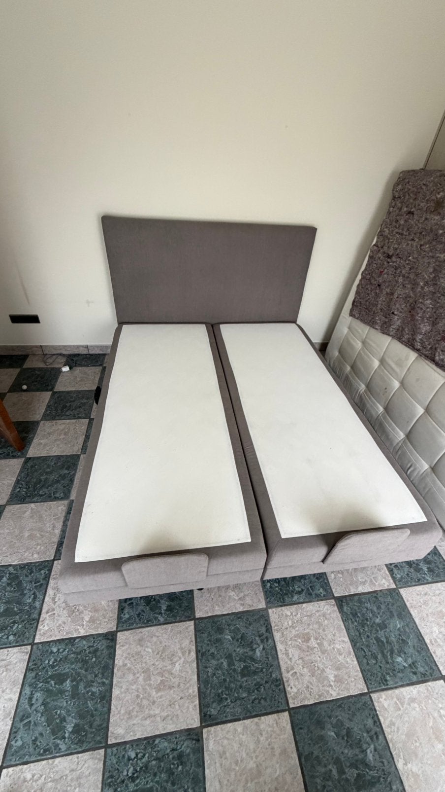 Verstelbaar bed BEKA, Gris, 210 cm, Comme neuf, Enlèvement