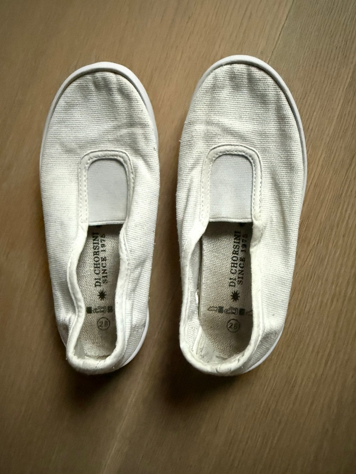 Turnpantoffels maat 28, Sports & Fitness, Enlèvement ou Envoi, Comme neuf, Blanc, Chaussons de gymnastique