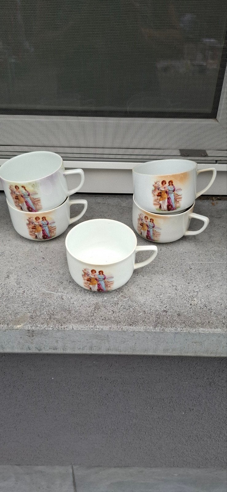 4 tasjes en 4 van dessert bordjes 5 €
Af, Ophalen
