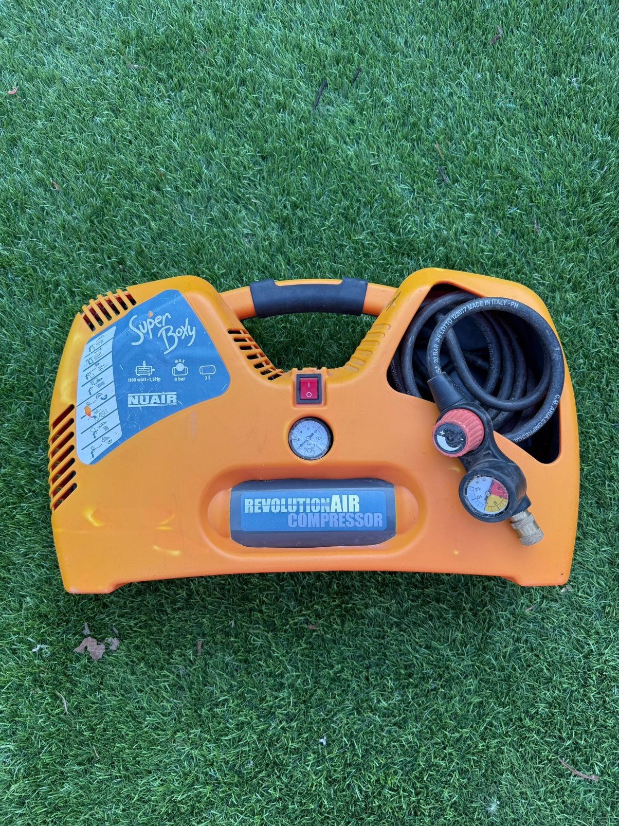 Draagbare compressor in nieuwstaat, Doe-het-zelf en Bouw, Ophalen, Zo goed als nieuw, Afstand