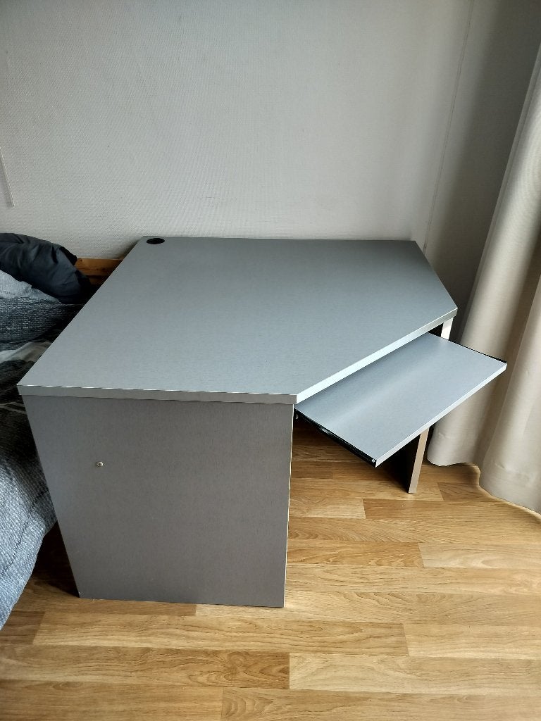 Bureau met 2 bijhorende kastjes, Ophalen, Gebruikt