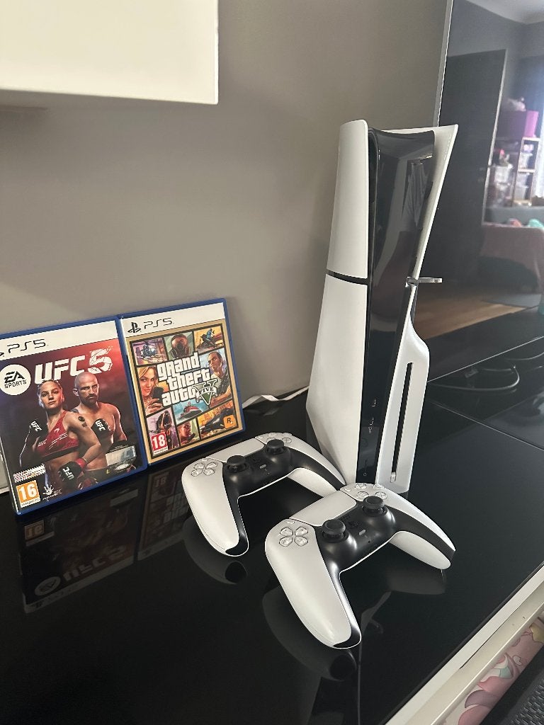 Playstation 5 Disc editie met garantie + 2 controllers, Games en Spelcomputers, Ophalen, Zo goed als nieuw, Playstation 5