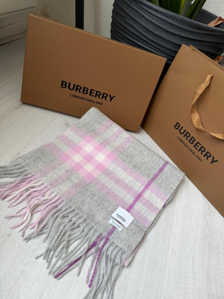 Burberry london sjaal cashmere scarf nieuw met verpakking, Kleding | Dames, Ophalen of Verzenden, Nieuw, Sjaal