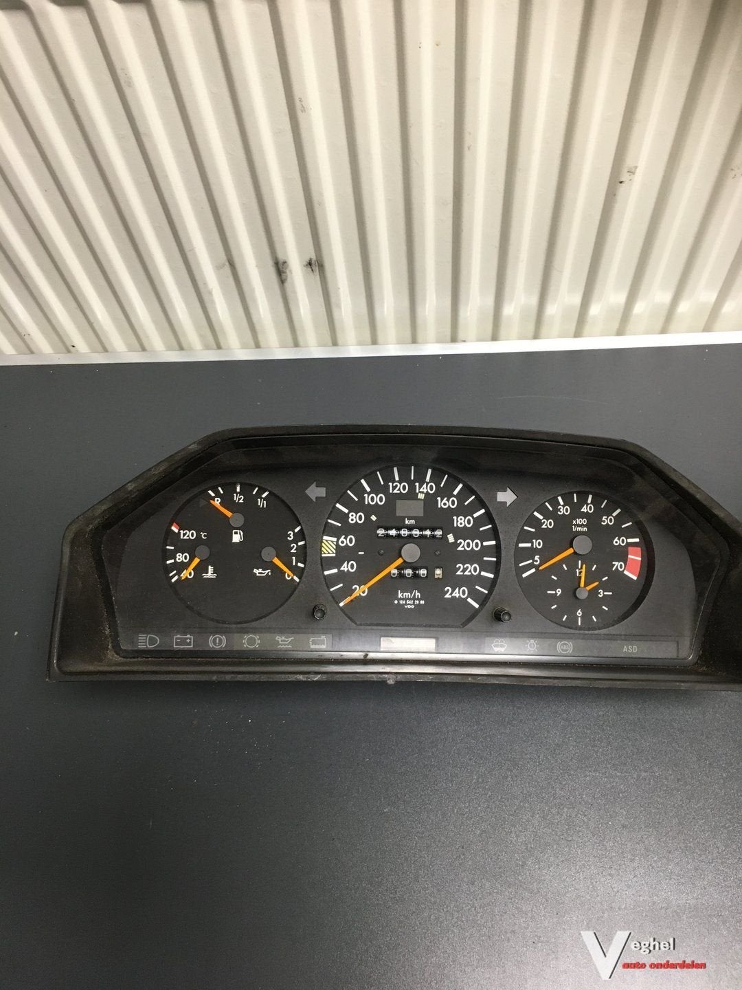 Mercedes W124   Benzine 1990    124 542 2968  Km Tellerklok, Gebruikt, -, -, Ophalen of Verzenden