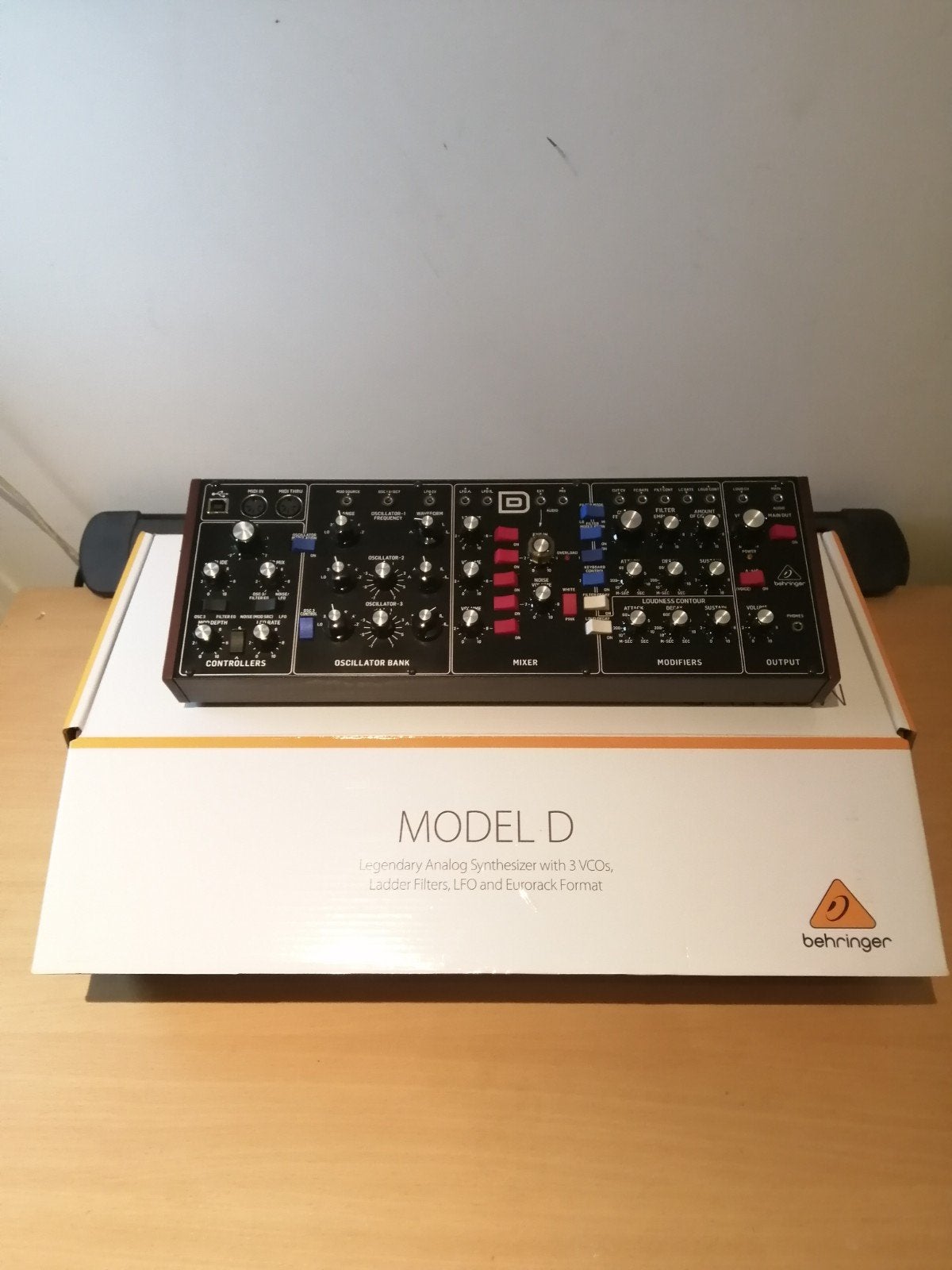 Behringer Model D synth in uitstekende staat, Muziek en Instrumenten, Overige aantallen, Zo goed als nieuw, Met midi-aansluiting