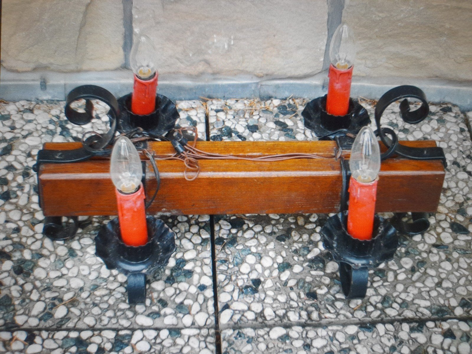 Lustre, Enlèvement, Bois
