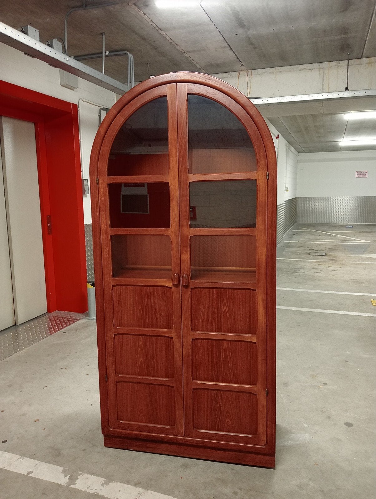 Dyrlund vitrine kast, Huis en Inrichting, Kasten | Vitrinekasten, Ophalen