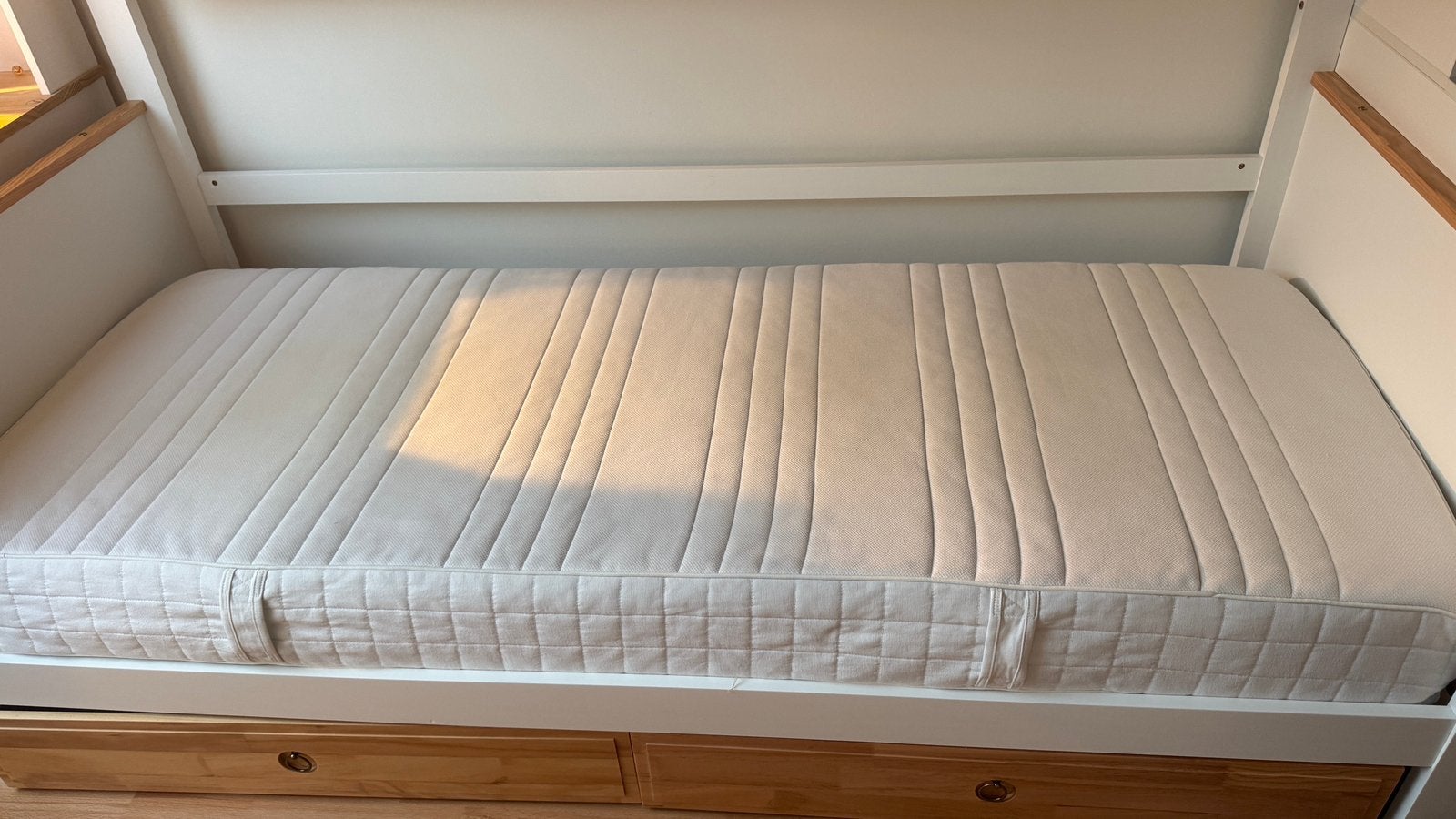Matelas IKEA MATRAND 80  200 cm en latex, Maison & Meubles, Une personne, Utilisé, 200 cm, Blanc