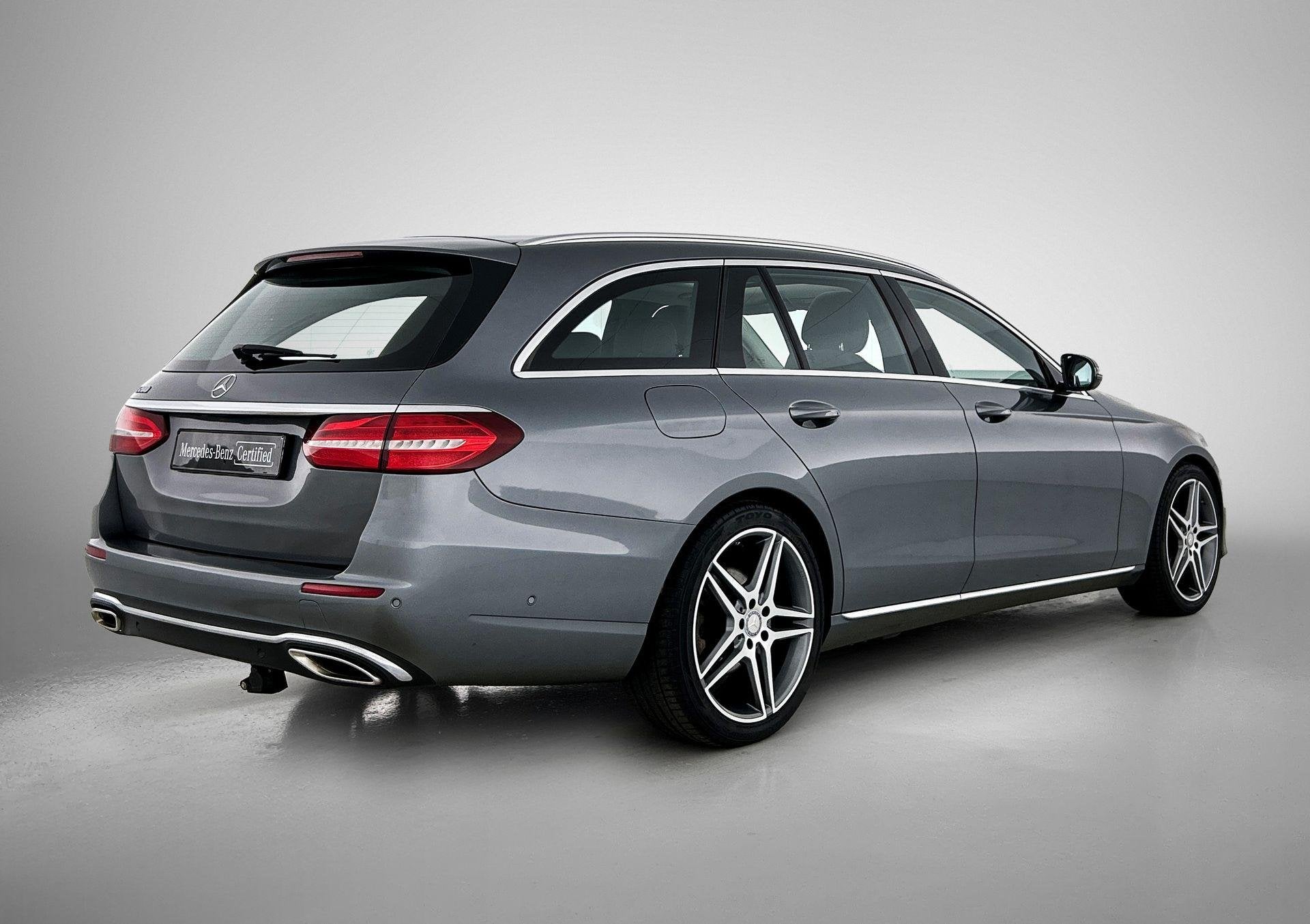 Mercedes-Benz E-Klasse 200 Break | Trekhaak | Panoramisch Da, Autos, Mercedes-Benz, Argent ou Gris, Achat, 140 g/km, Entreprise
