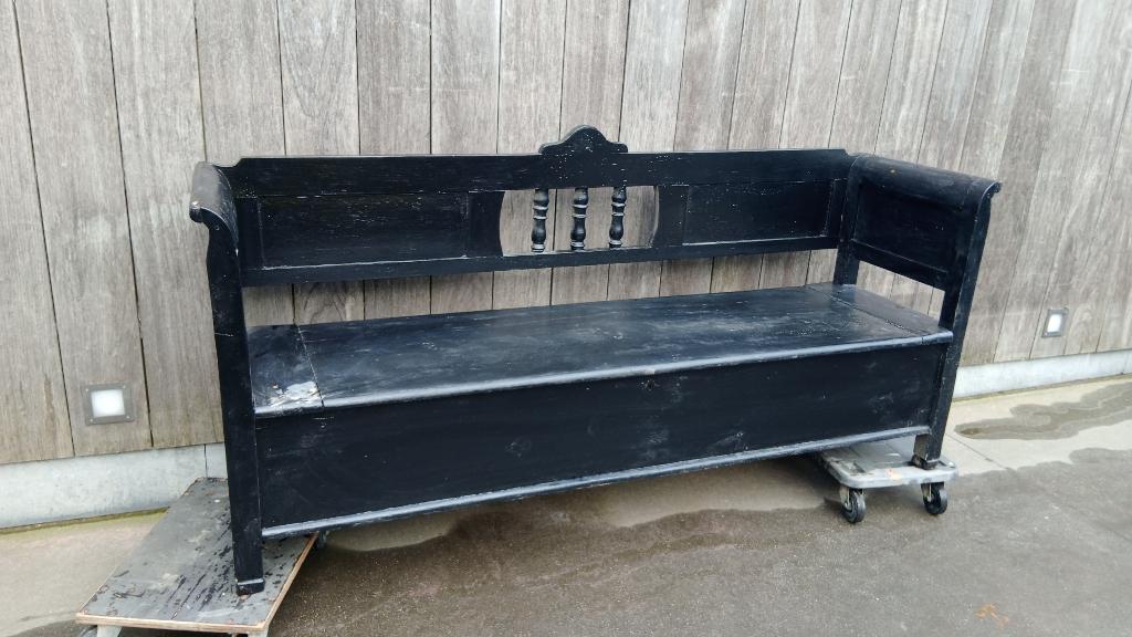 Antieke houten zitbank, Enlèvement