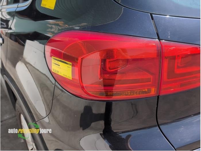 Feu arrière gauche d'un Volkswagen Tiguan, -, Volkswagen, -, 3 mois de garantie