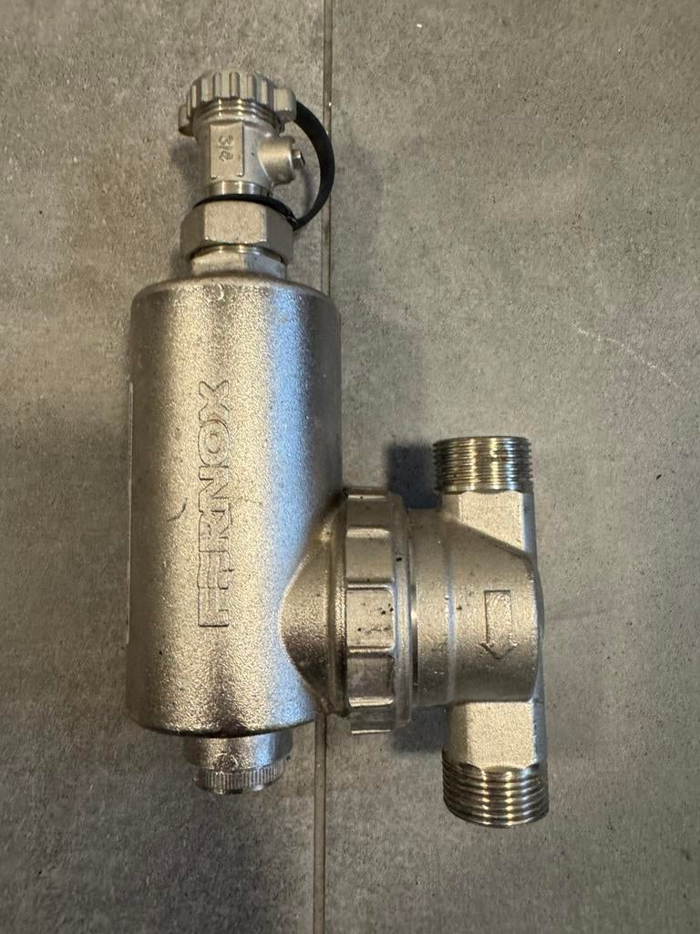 Vuilafscheider magnetische fernox, Ophalen of Verzenden, Zo goed als nieuw