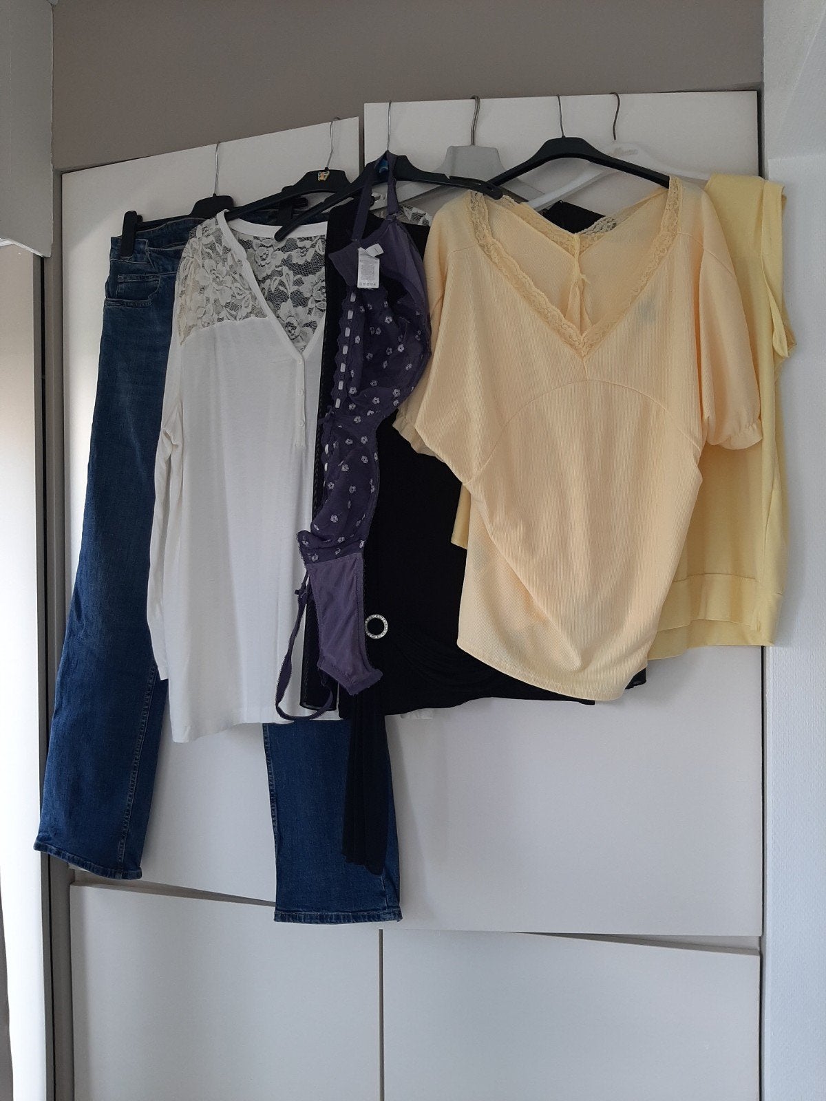 3 chemisiers, de nouveaux jeans grandes tailles et un soutie, Vêtements | Femmes, Packs de vêtements pour femmes, Enlèvement ou Envoi