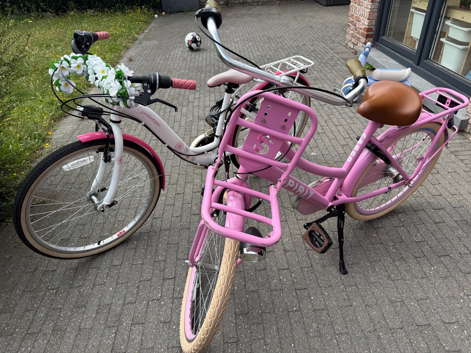Meisjes fietsen 2x, Ophalen, Zo goed als nieuw