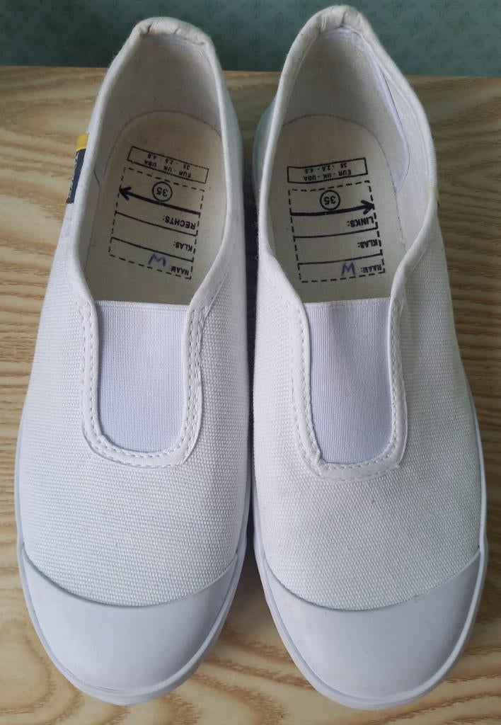 Witte pantoffels maat 35, Ophalen of Verzenden, Zo goed als nieuw, Wit, Turnschoenen