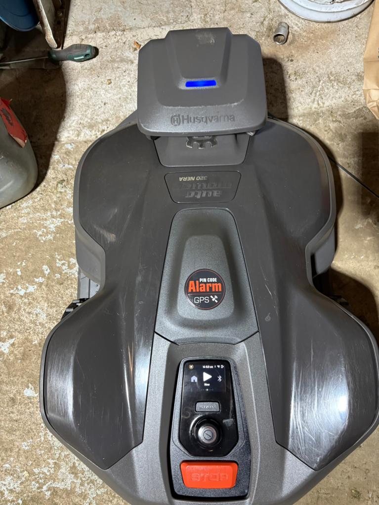 Robot tondeuse Husqvarna nera 320 epos gps, Tuin en Terras, Robotmaaiers, Zo goed als nieuw, Ophalen