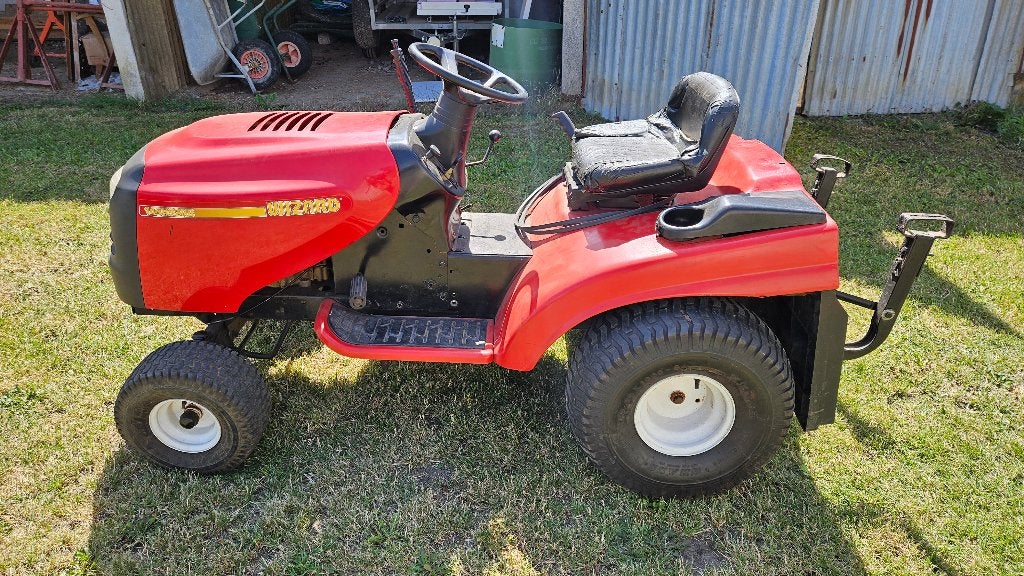 Tondeuse tracteur Wizard 145H92RB, Wizard, Démarrage électrique, Enlèvement, Utilisé