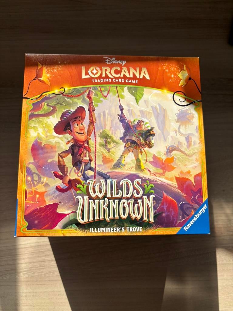 Set 12 Wilds Unknown Illumineer’s Trove Box Disney Lorcana, Ophalen of Verzenden, Zo goed als nieuw, Booster