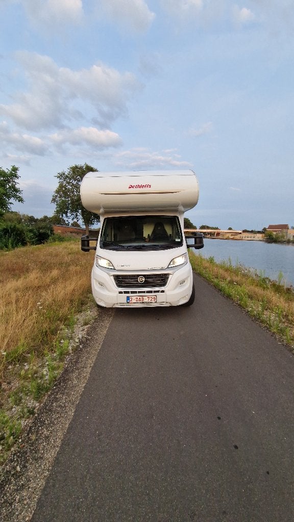 Familie mobilhome Dethleffs trend A7877, 8 mètres et plus, Fiat, Marchepied électrique, Jusqu'à 6