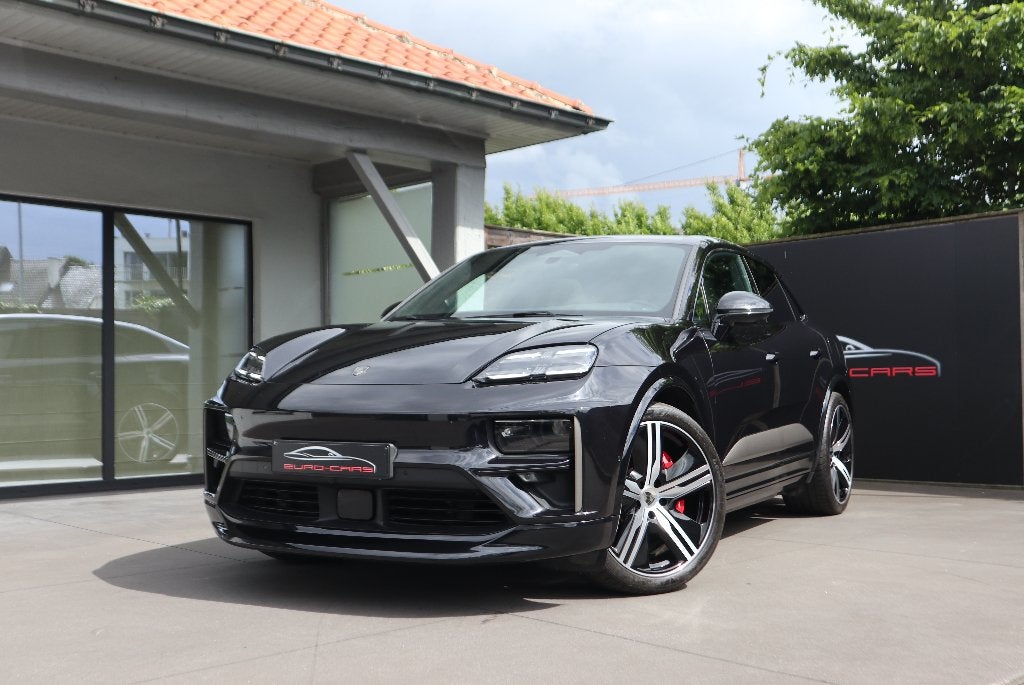 Macan e Turbo/Headup/Pano/Luchtv/Matrix/Bose/Leder/Chrono, Automaat, 470 kW, Beige, https://public.car-pass.be/vhr/2a73f7a7-375f-468a-84d3-12285af33b75