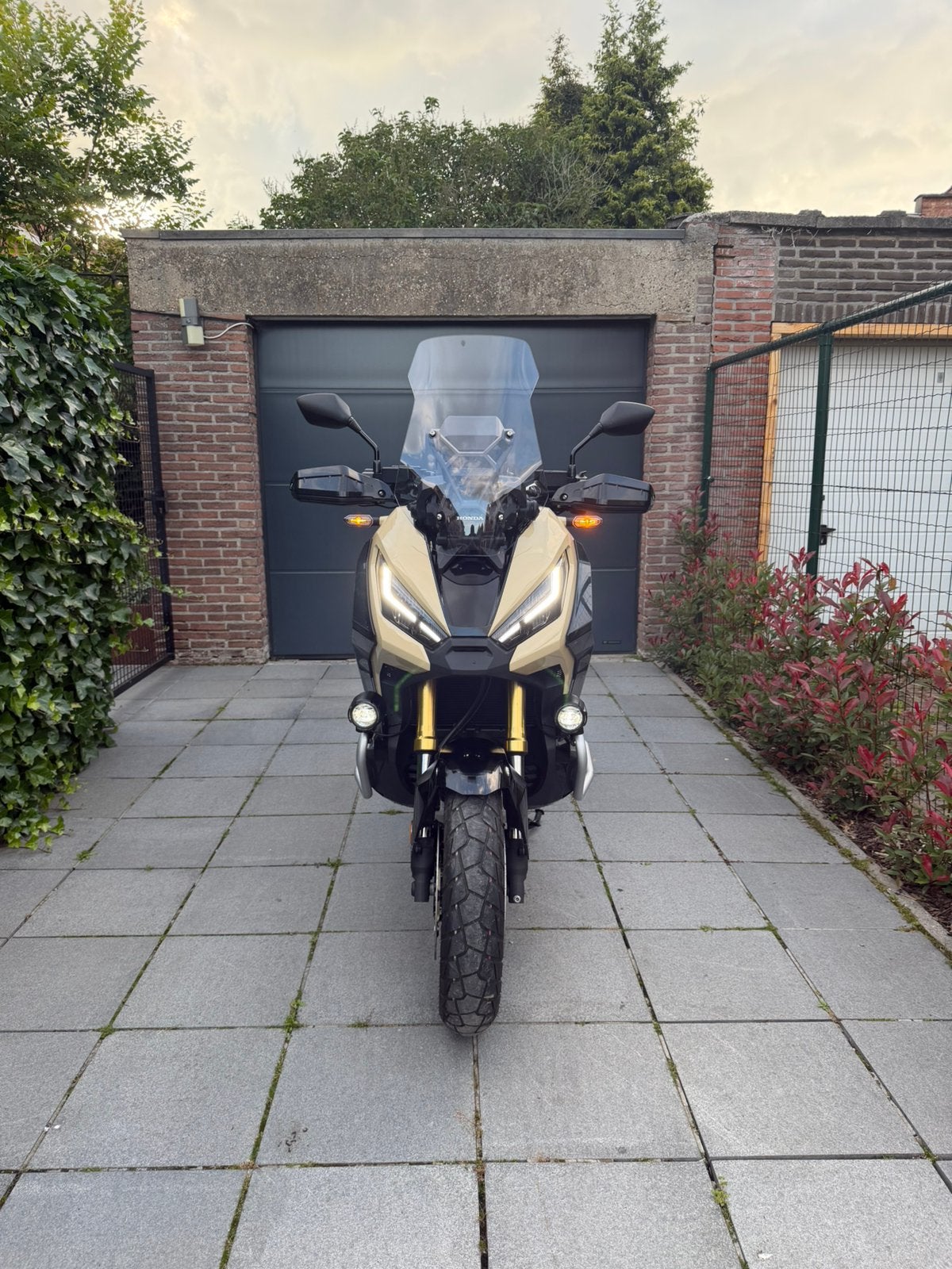 Honda X-ADV 750 — En parfait état ! ️, Motos, Motos | Honda, Particulier, Scooter, plus de 35 kW, 2 cylindres, Permis Moto A, ABS
