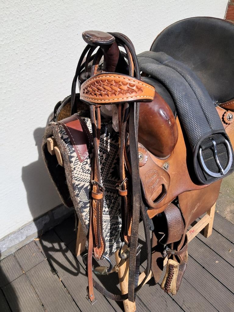 Zadel van het merk 1,5", met (riem, hoofdstel, onderstoel), Dieren en Toebehoren, Ophalen, Western